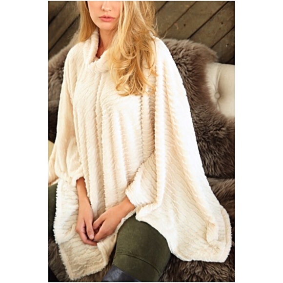 Soft Stunning Faux Fur Sweater Poncho Beige O/S - Picture 3 of 5